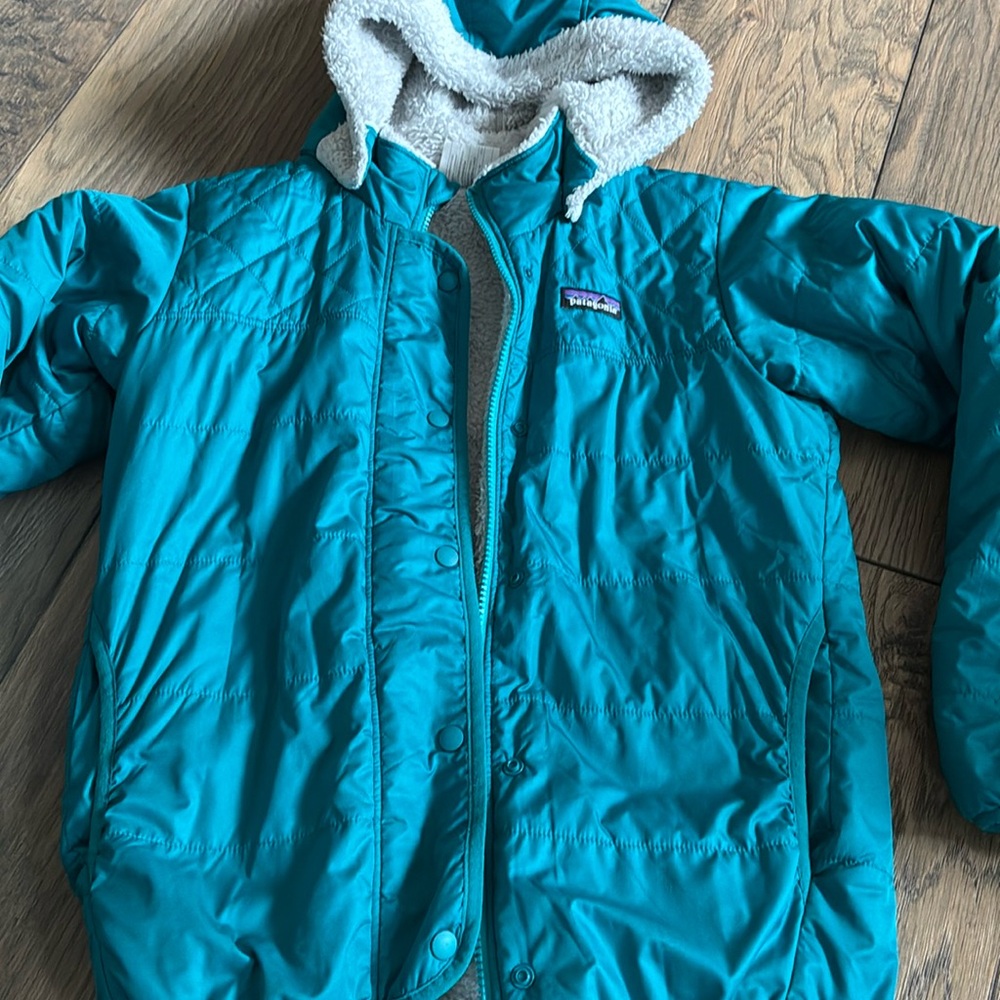 Patagonia winter coat GIRLS size Large.